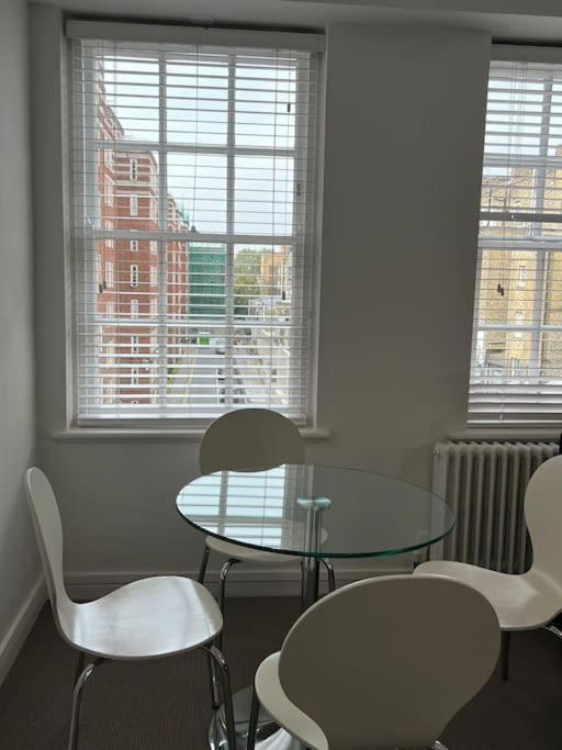 Spacious Victoria 2 Bedroom Appartement *