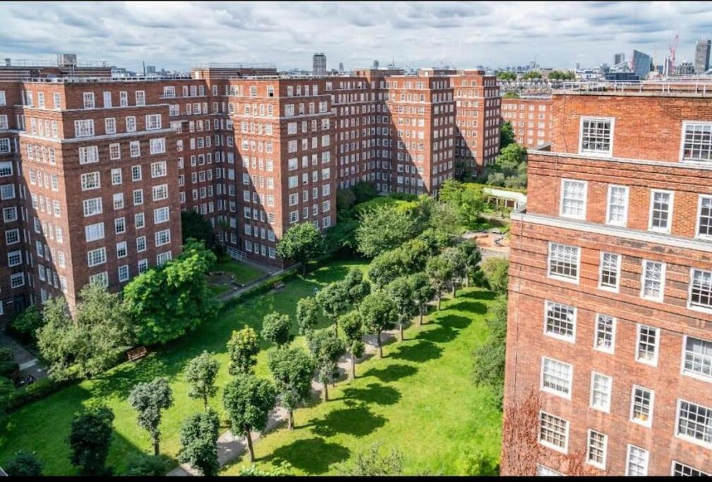 Spacious Victoria 2 Bedroom Appartement Londen